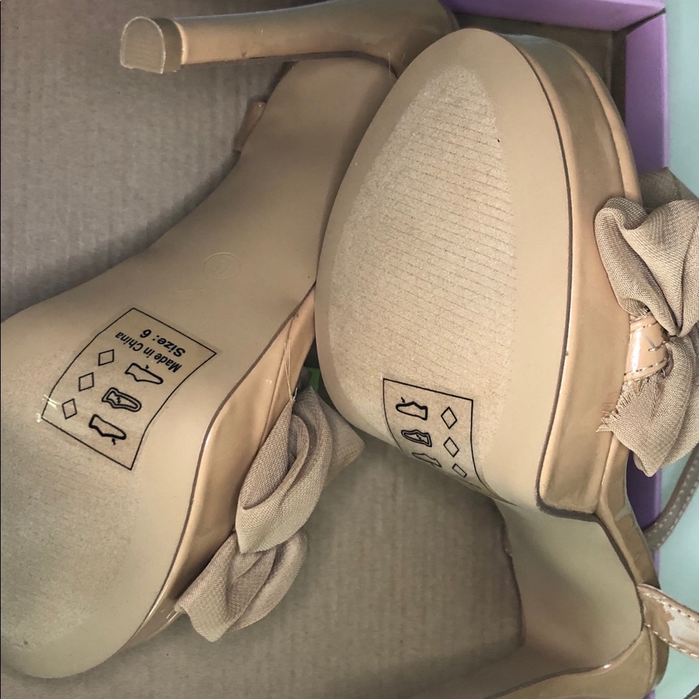 Brand new with box taupe ruffle heels - Picture 5 of 5